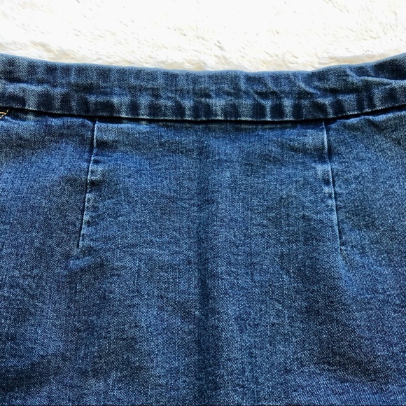 Forever 21, Raw Hem Back Zip Denim Skirt, Size Large - Picture 5 of 15